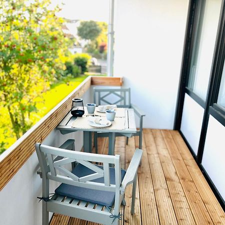 Neu - Frisch Renoviertes Ferienapartment "Waterkant" Busum Bagian luar foto