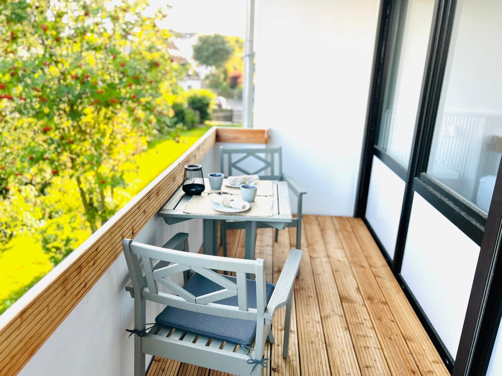 Neu - Frisch Renoviertes Ferienapartment "Waterkant" Busum Bagian luar foto