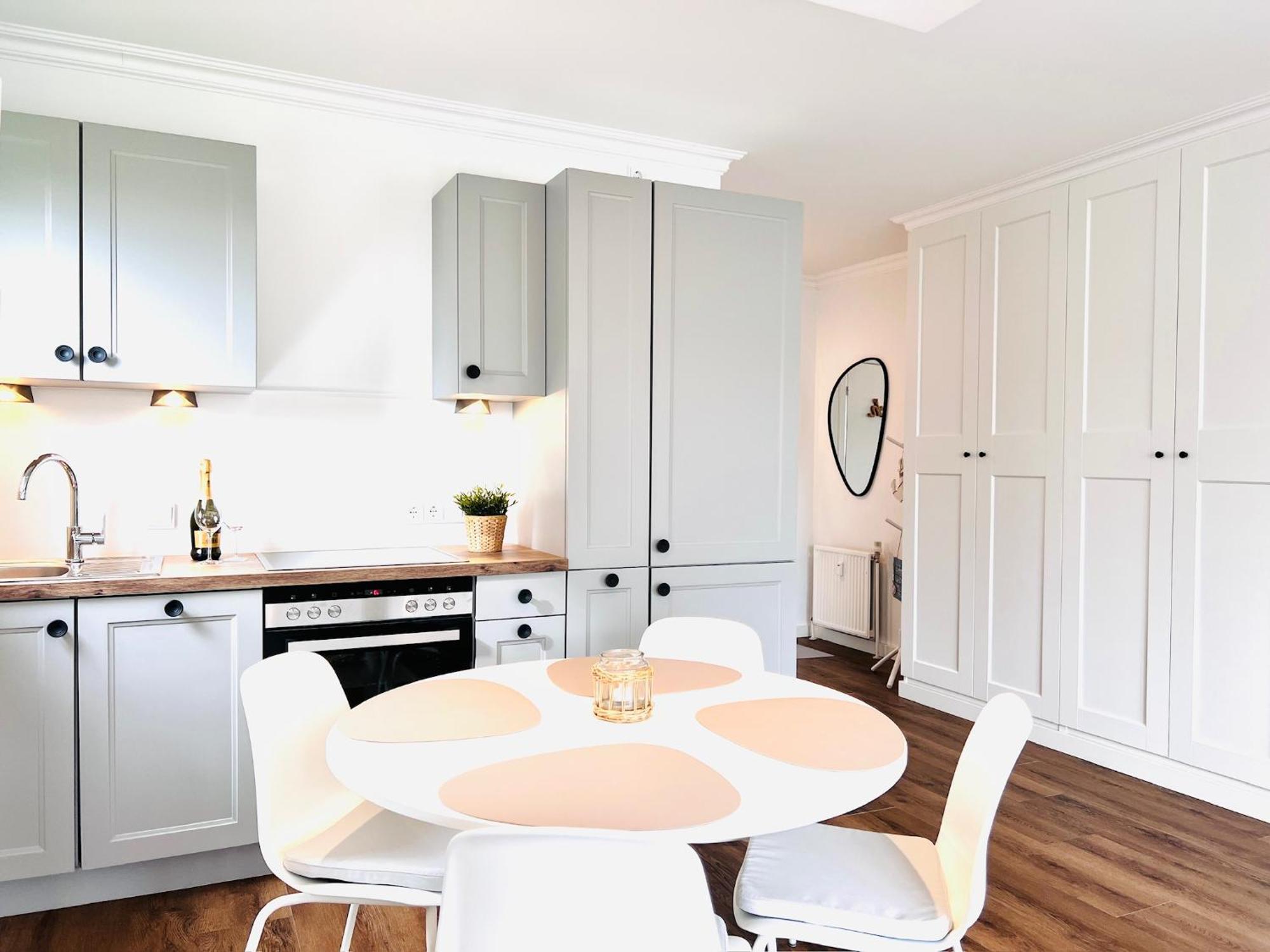 Neu - Frisch Renoviertes Ferienapartment "Waterkant" Busum Bagian luar foto