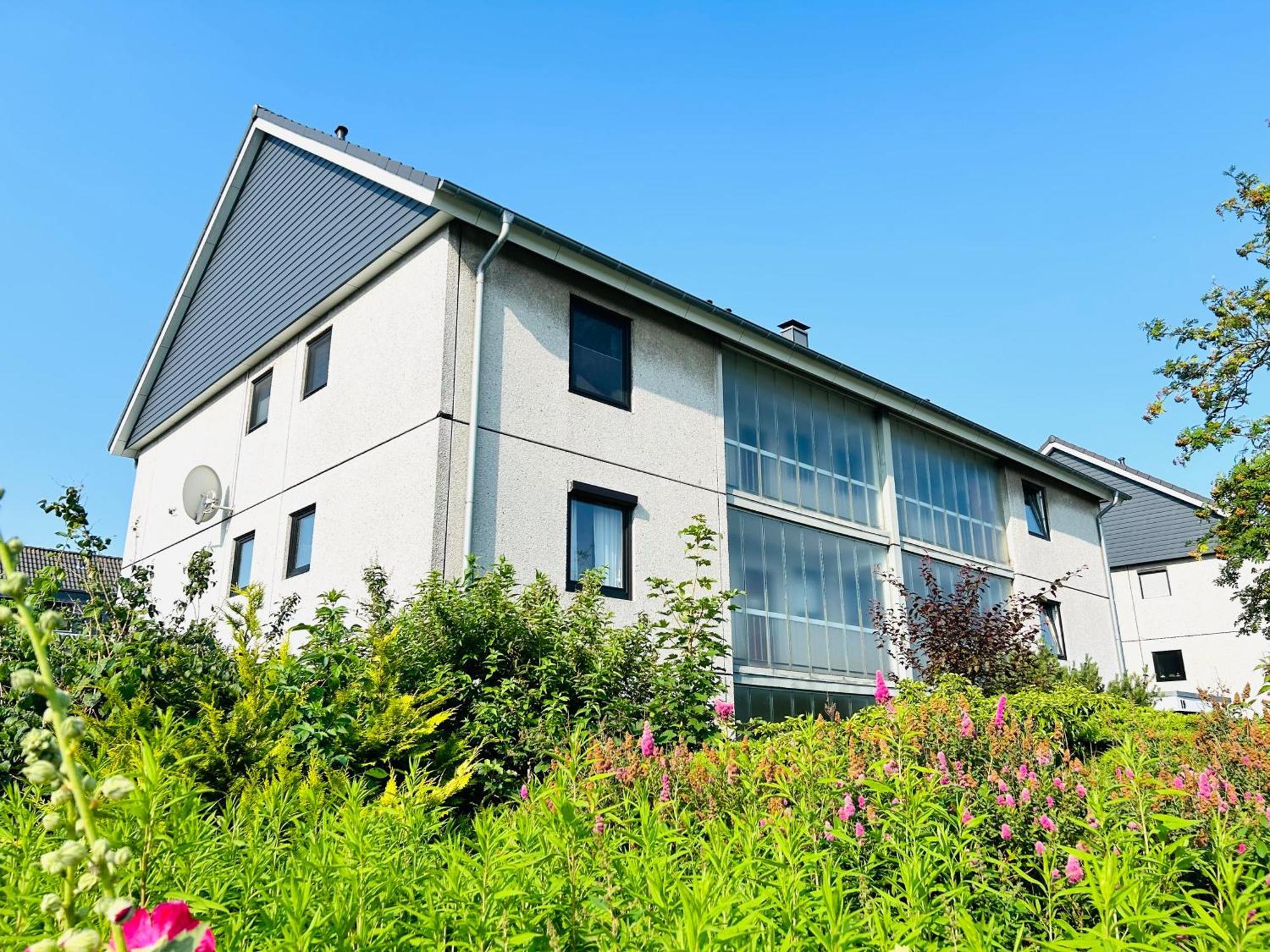 Neu - Frisch Renoviertes Ferienapartment "Waterkant" Busum Bagian luar foto