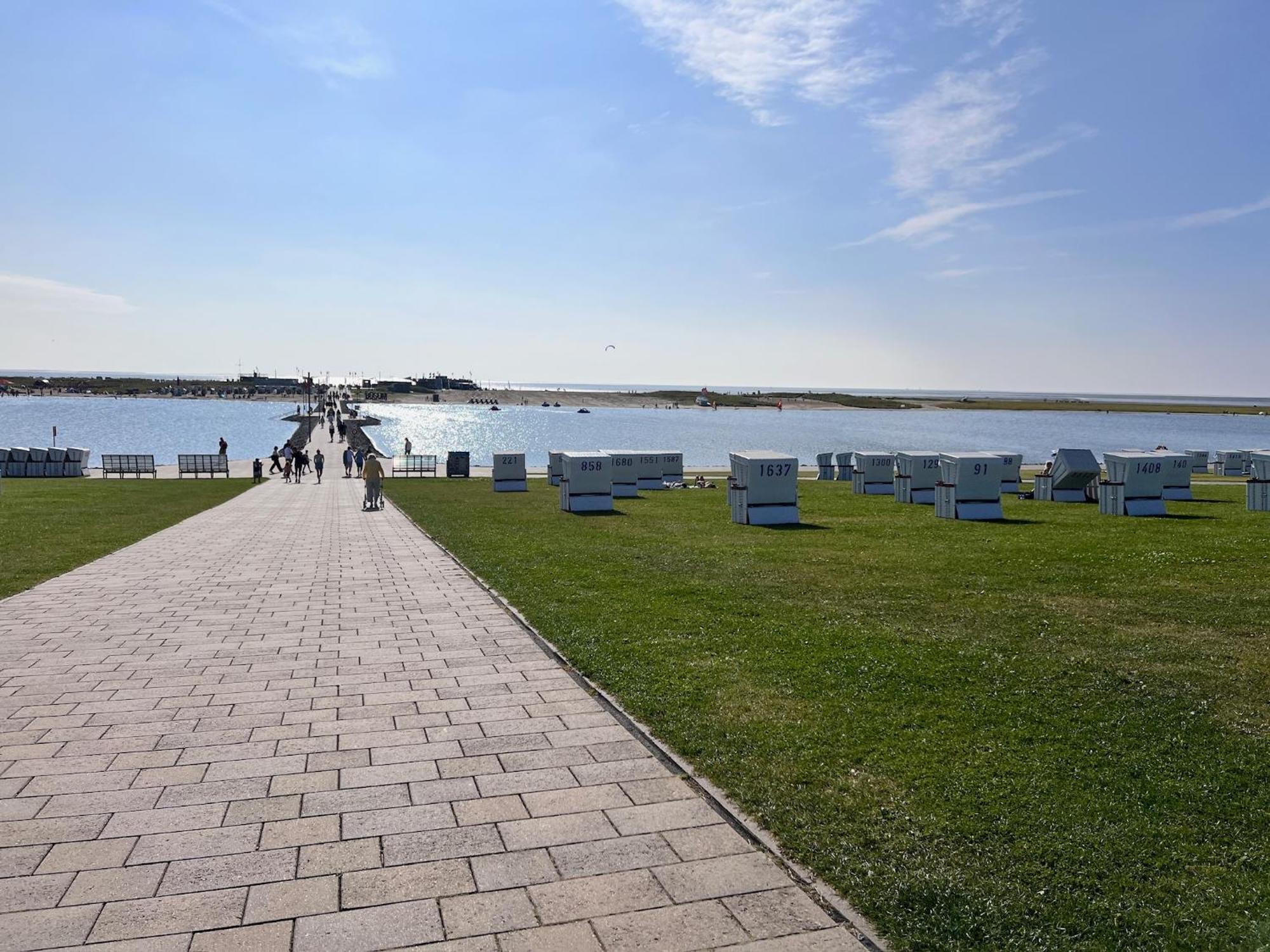 Neu - Frisch Renoviertes Ferienapartment "Waterkant" Busum Bagian luar foto